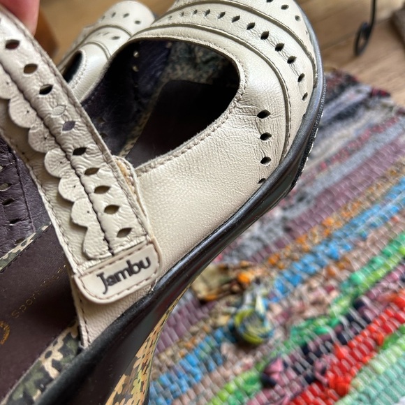 Jambu Cream Sandals with Intricate Cutout Design - Picture 9 of 15